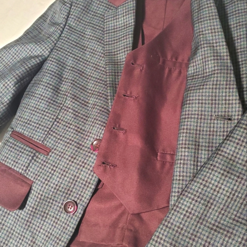 Boys 3 piece Suit Set in Gray and Maroon size 8